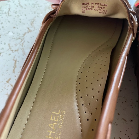 Michael Kors Women’s British Tan Leather Loafers NWOB Sz 6 - Picture 6 of 7